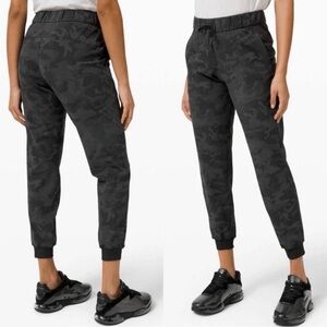 Lululemon On The Fly Jogger Camo Deep Coal size 6 excellent condition